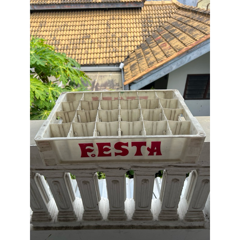 Krat Botol Minuman Festa, Pendek