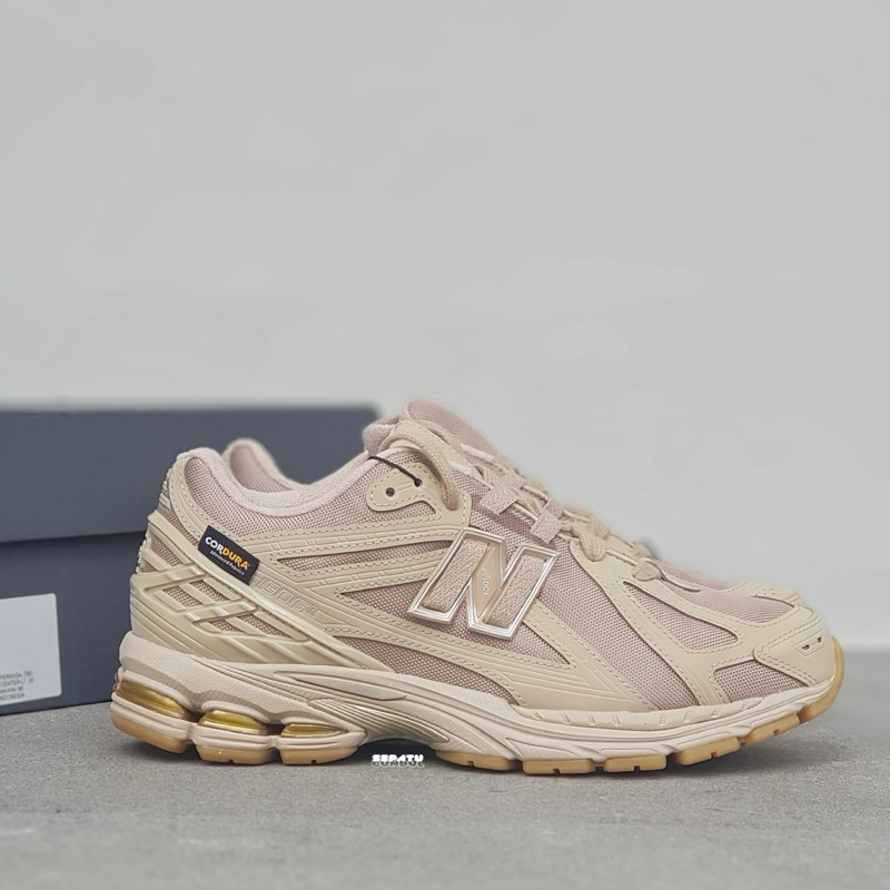 Sepatu Sneaker Pria NB 1906r Cordura Beige M1906RT