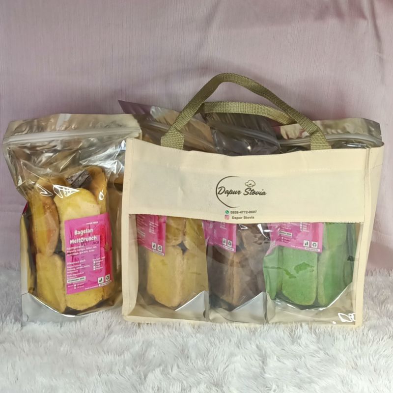 

Hampers Bagelan MeltCrunch Kemasan Besar Gratis 1 pcs dan Dapatkan Tas Cantik Dari Dapur Stovia