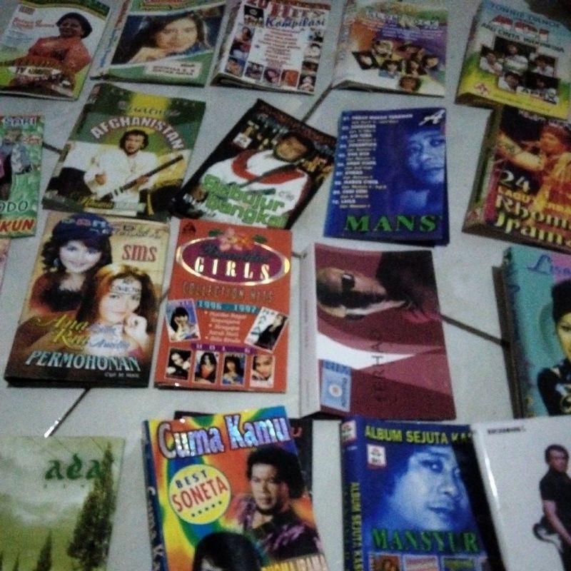 "cover kaset pita jadul"