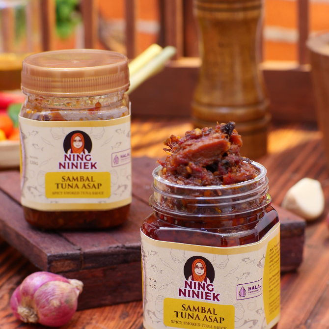 

SAMBAL TUNA ASAP / IKAN TUNA ASAP / SAMBEL TUNA ASAP NING NINIEK KHAS SURABAYA 120GR PRAKTIS SIAP MAKAN