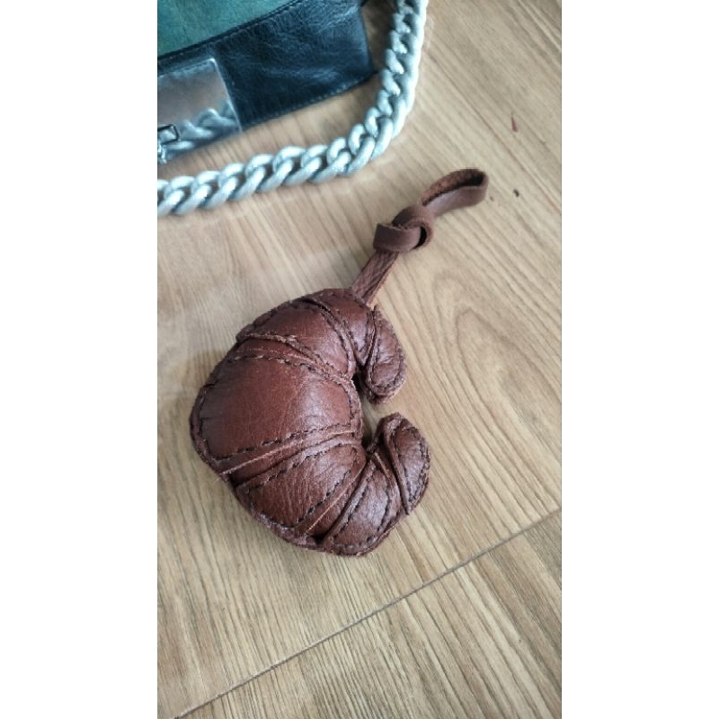 Bagcharm Croissant kulit asli