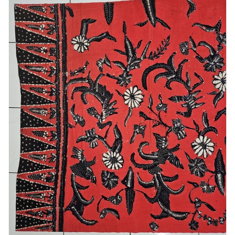 JARIK MADURA BATIK TULIS LAWAS SETELAN KAIN DAN SELENDANG KISARAN TAHUN 1980