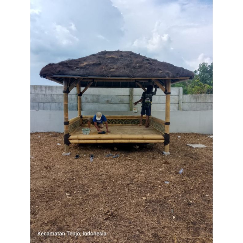 Gazebo bambu ukuran 3x2,5m atap ijuk rembesan, modern dan minimalis, sekali lirik langsung suka