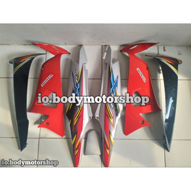 paketan body + sayap luar dalam fit x merah silver plus stiker