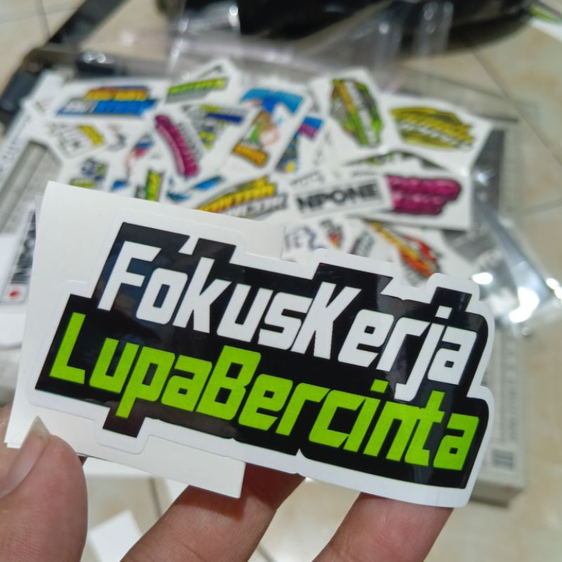 

STIKER FOKUS KERJA LUPA BERCINTA