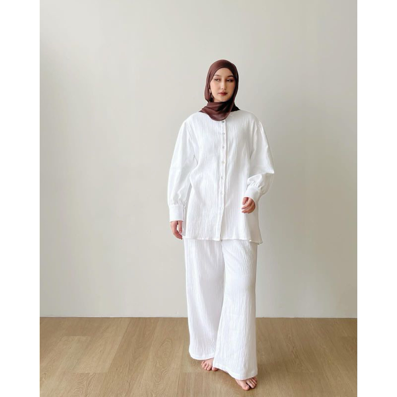 setelan trick and tricky putih