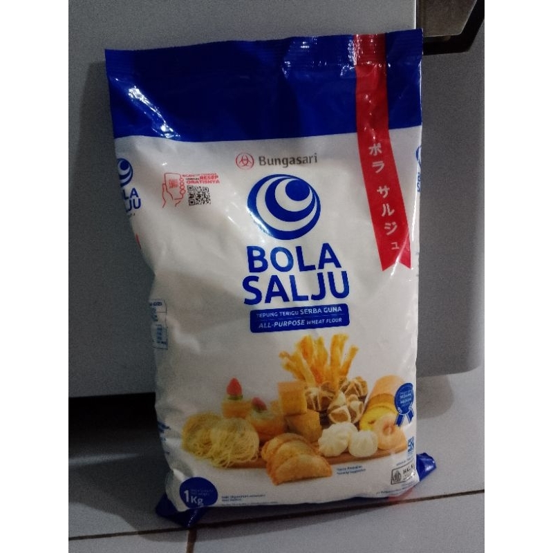 

tepung terigu serbaguna BOLA SALJU,kemasan 1kg...@plastikdanbahankue @tepung @cake