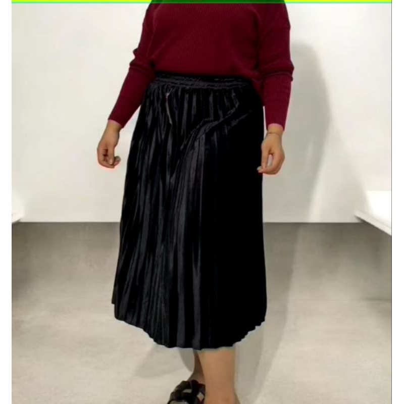 Aulia - Rok Plisket Bludru Pendek 7/8 Ukuran Jumbo//Rok Plisket Bludru Jumbo