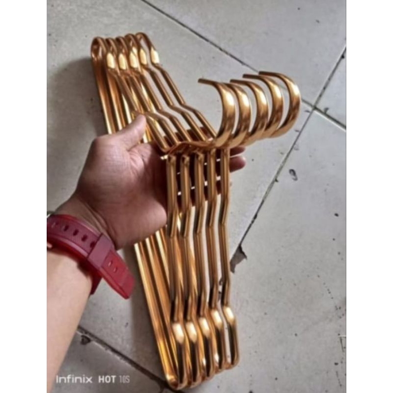 hanger gold