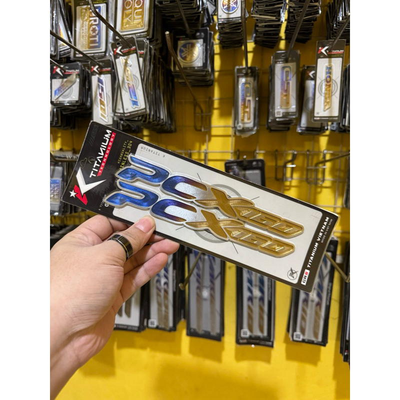 EMBLEM BODY PCX 160 TITANIUM