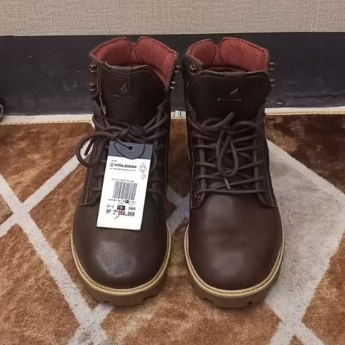 Sepatu boots volcom