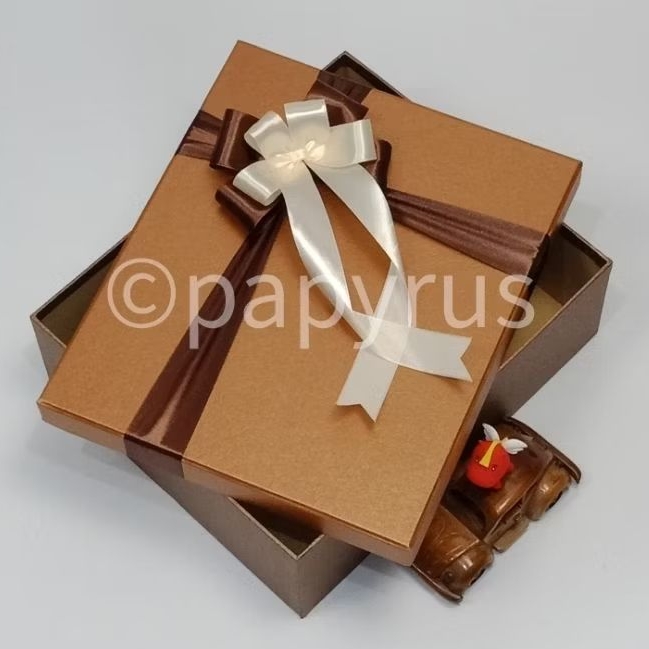 

PAPYRUS Kombinasi 25x30 Tinggi 10cm Kotak Kado Gift Box V2