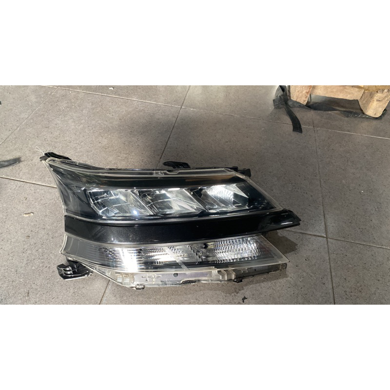 lampu depan avanza veloz 2021