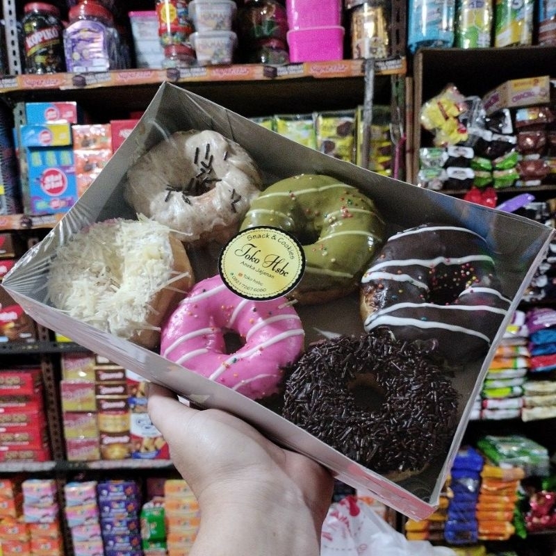 

Donat Lembut Mix 6 Varian Rasa Harga 1 box isi 6 pcs Rasa Random (Khusus Medan Instans)