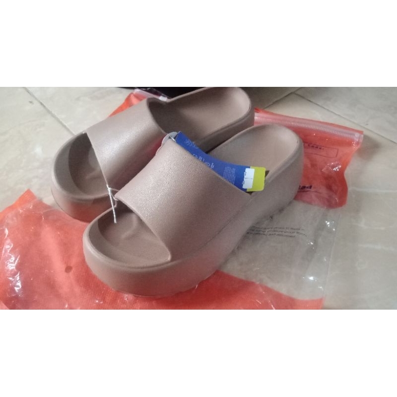 sendal wanita balance