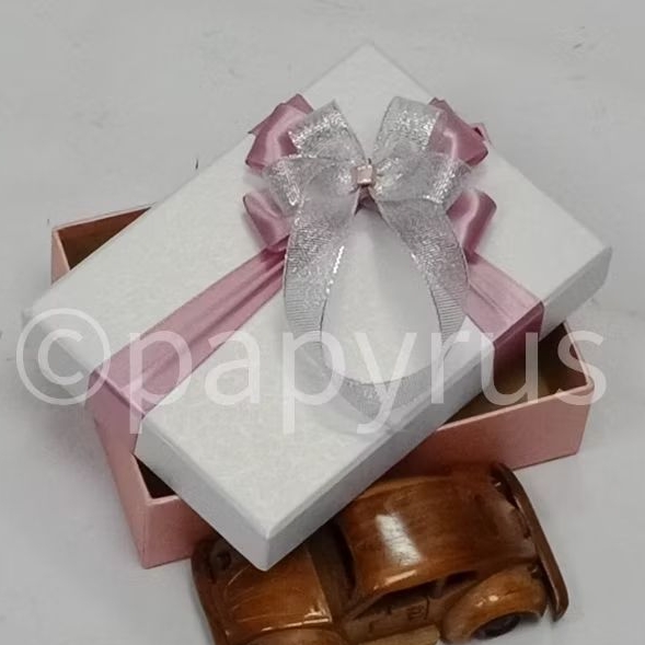 

PAPYRUS Kombinasi 12,5x17,5 Tinggi 5cm Kotak Kado Gift Box V2