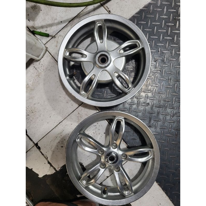 velg primavera abs R12 vespa matic