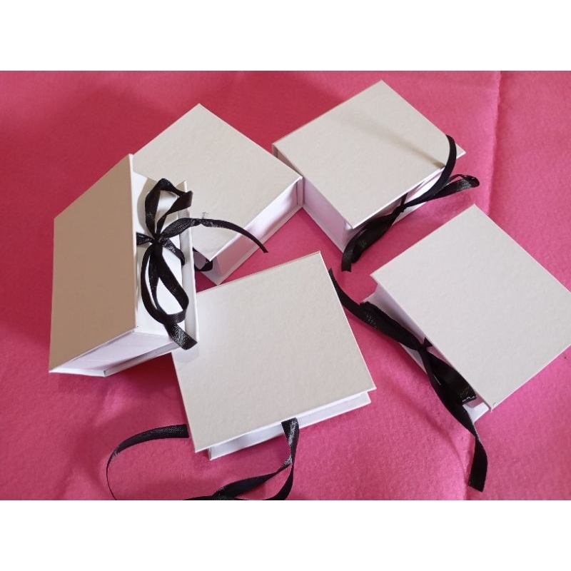 

Box model buku size 10,5x9x3,5 cm full cover