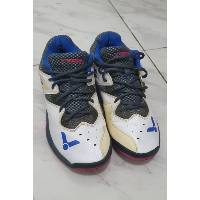 Sepatu Victor P8510