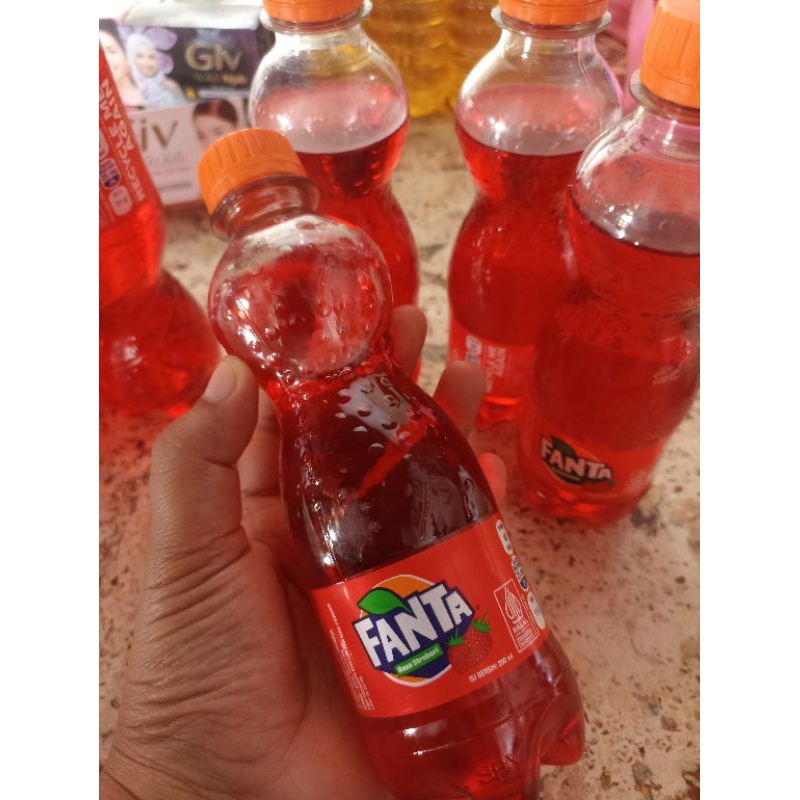 

FANTA strowberi 250ml