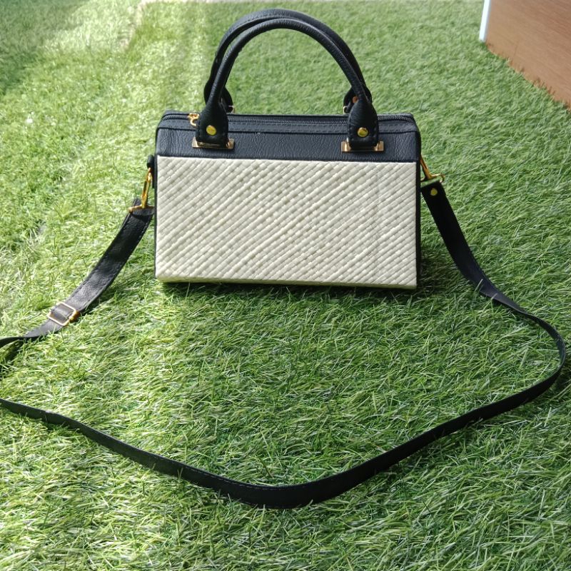 Tas anyaman pandan / Tas selempang pandan / Tas pandan / Tas pandan selempang