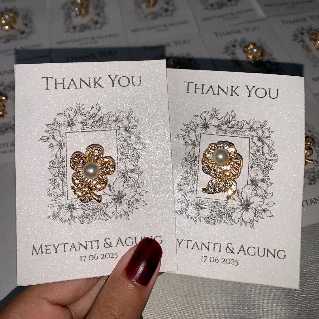 Souvenir Bross | Souvenir Pernikahan Bross Cantik | Bross Untuk Wedding Souvenir | Mini Souvenir Mew