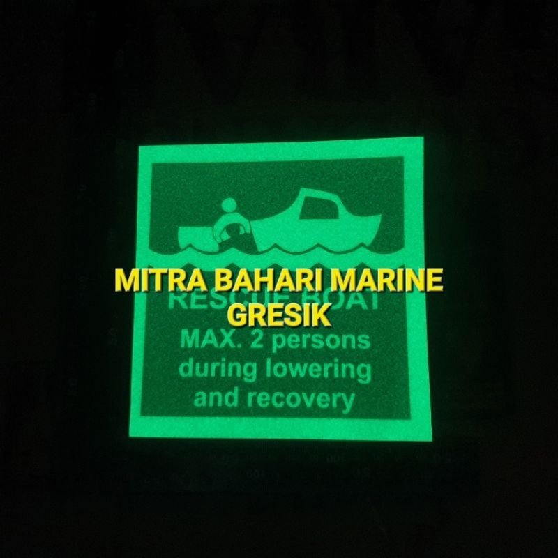 

Stiker IMO Symbol IMPA 334128 Rescue Boat Max. 2 Person During Lowering and Recovery Ukuran 15x15cm Glow In The Dark
