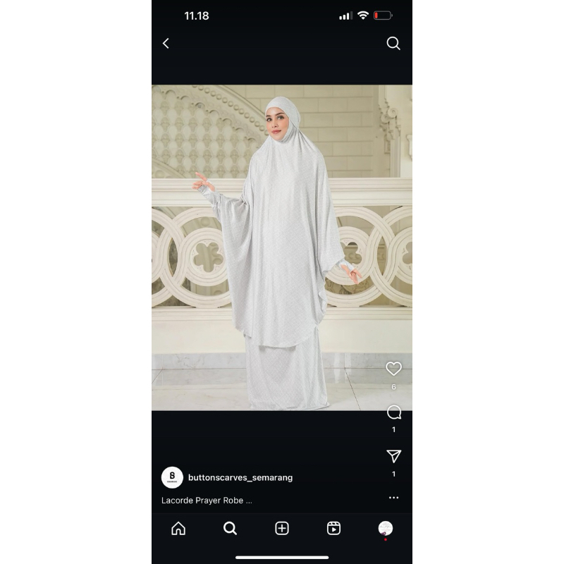 PL Like new lacorde prayer robe buttonscarves