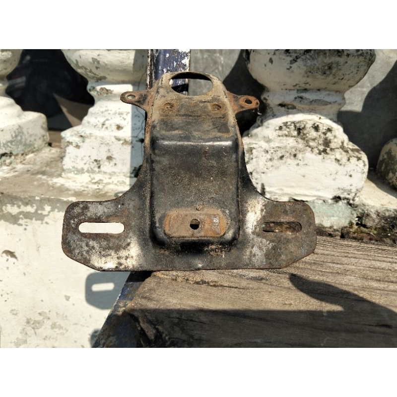 plat pangkon dudukan lampu belakang c700/plat dudukan lampu belakang HONDA C700/pangkon dudukan stop