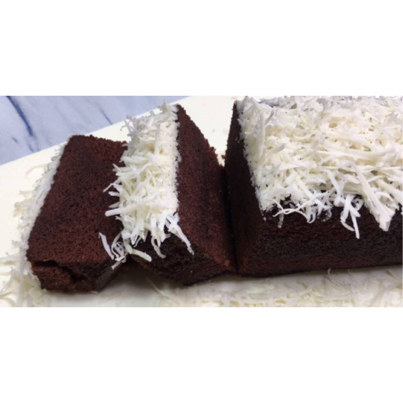 

bolu brownies kukus toping keju parut