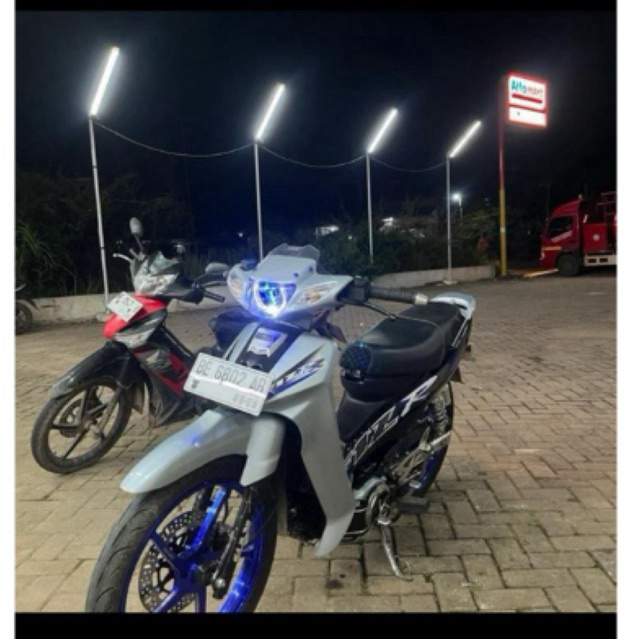 Striping Motor Fizr custom 2002 silver biru