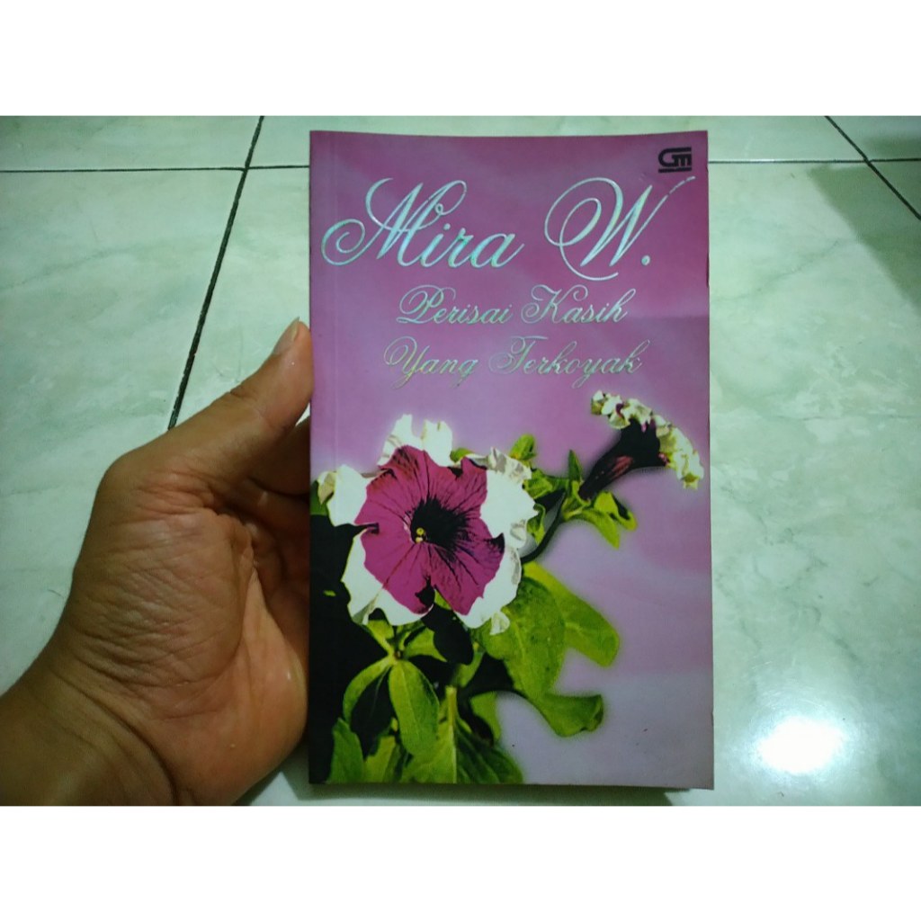 Novel Perisai Kasih Yang Terkoyak - Mira W - Gramedia