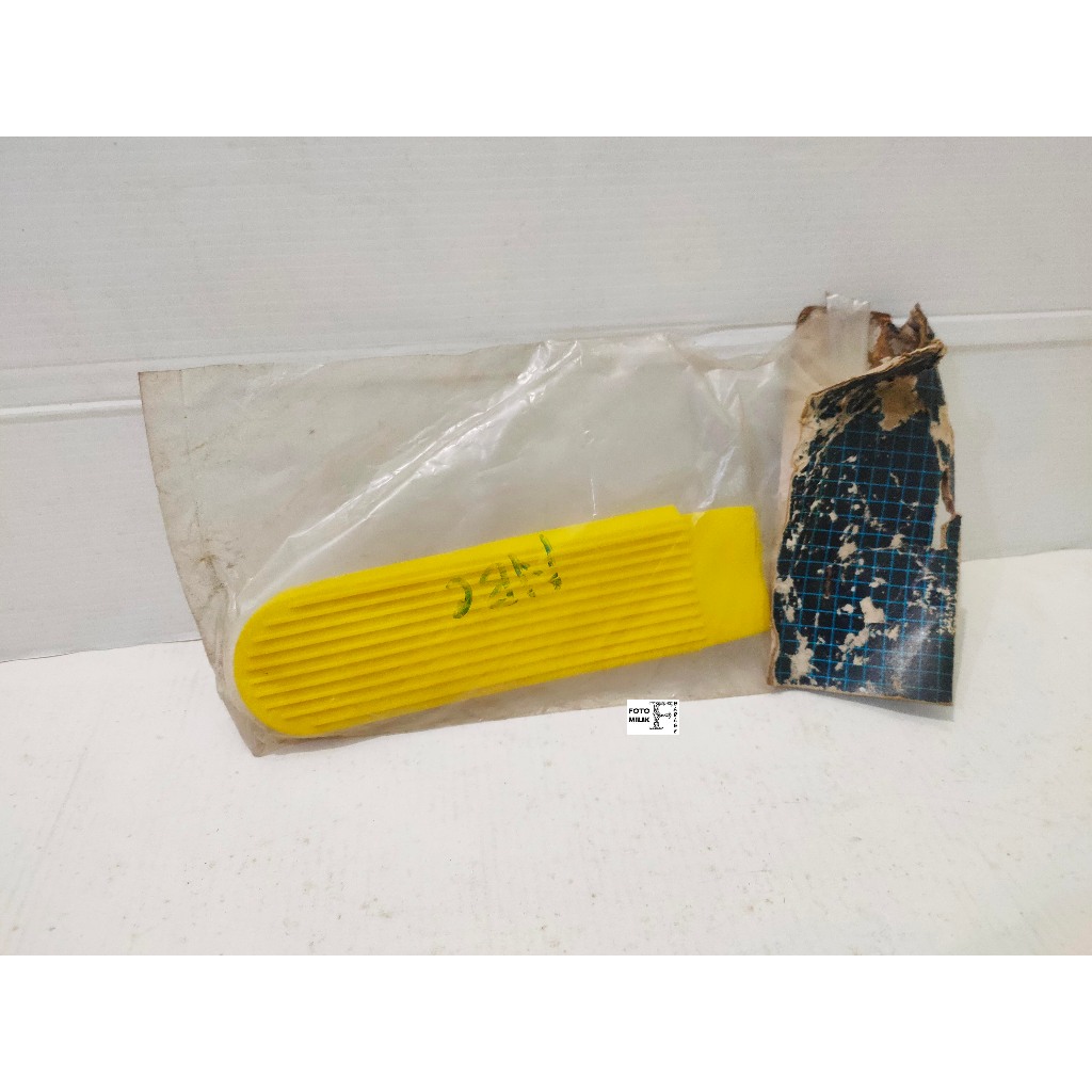 Karet Cover Pedal Gas Mobil Universal Kuning Aksesoris Retro Klasik Lawas