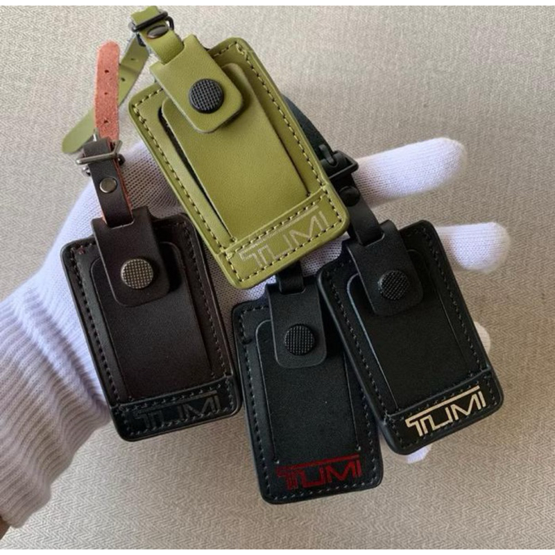 

GANTUNGAN ACCESORIS NAMETAG KULIT