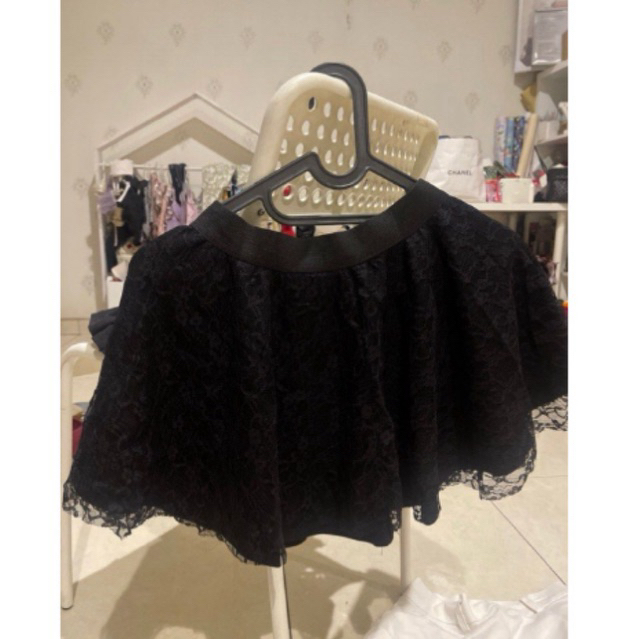 rok lace hitam