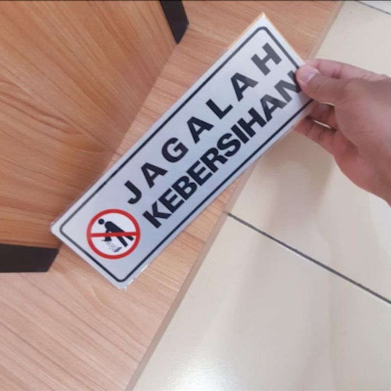 

Stiker Tulisan Jagalah Kebersihan/ Gambar orang