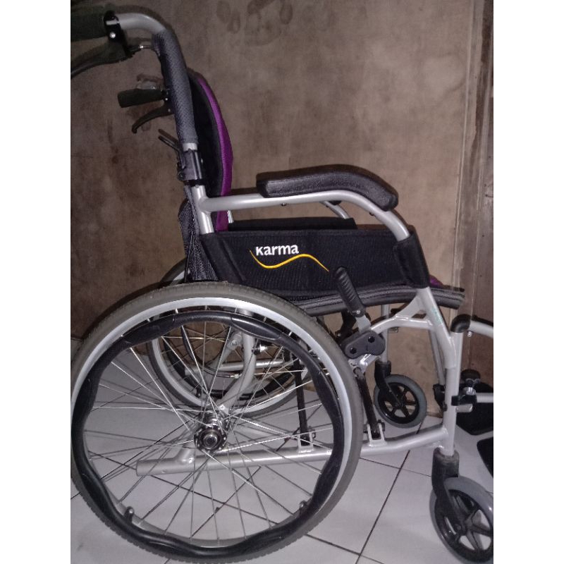 kursi roda karma km-2512