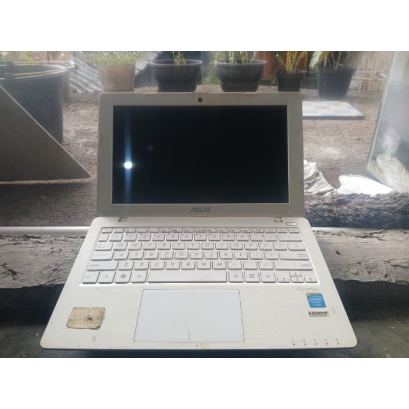 LCD laptop ASUS X200M