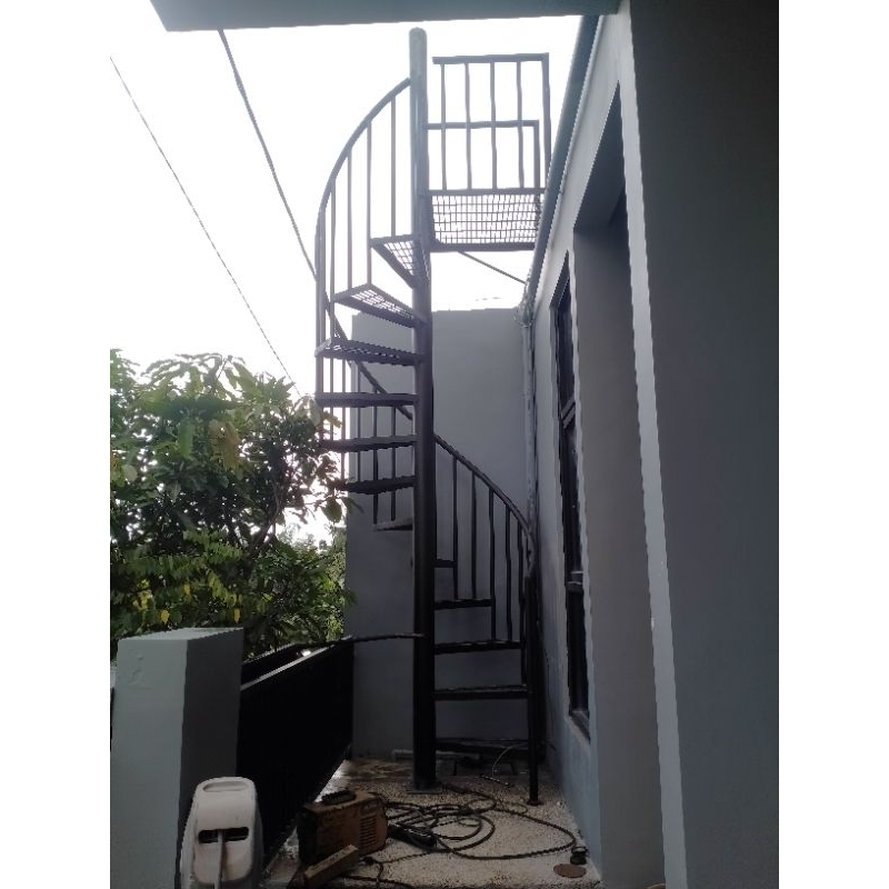 tangga putar besi minimalis