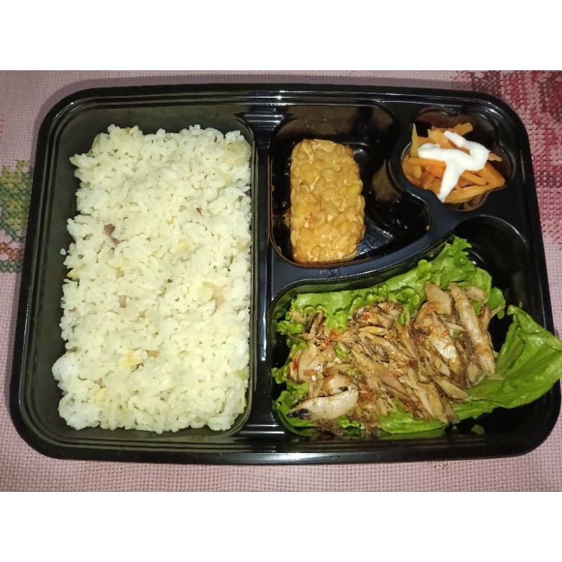 

Nasi liwet tongkol suir
