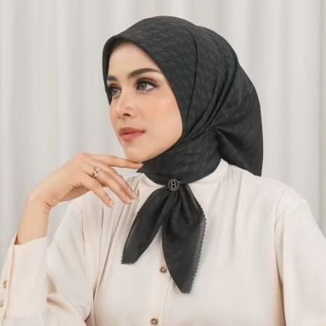 Buttonscarves Leena Monogram Jet Set Buttonscarves Jilbab Hitam Pekat Ready siap Kirim Instan