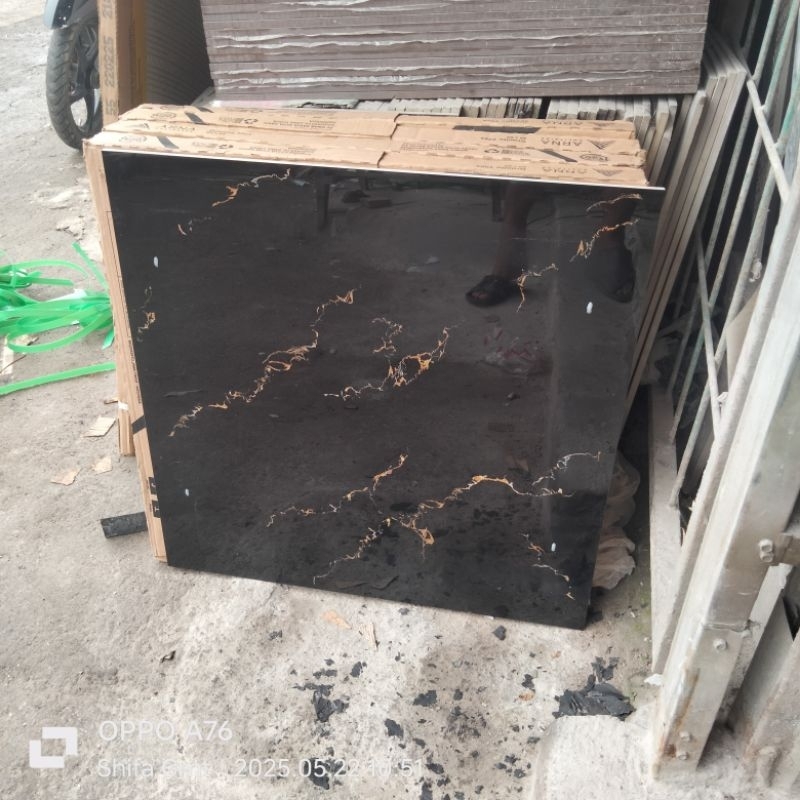 Granit lantai 60x60.Garvita Black/Arna Local