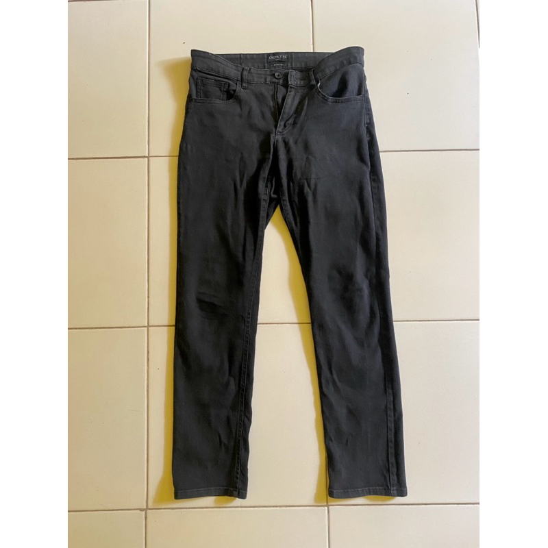 Jeans Hitam The Executive