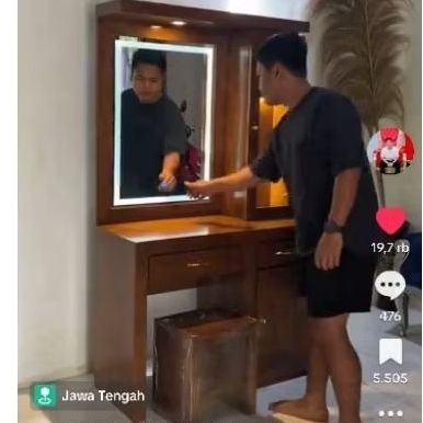 meja rias jati lampu