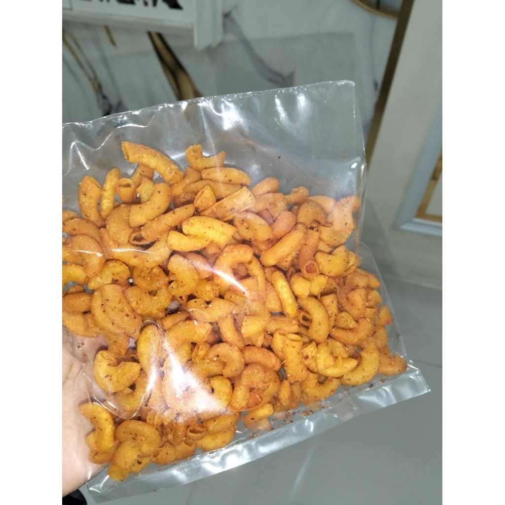 

makaroni pedas daun jeruk 1.000gram/1kg makanan ringan/makaroni bantet
