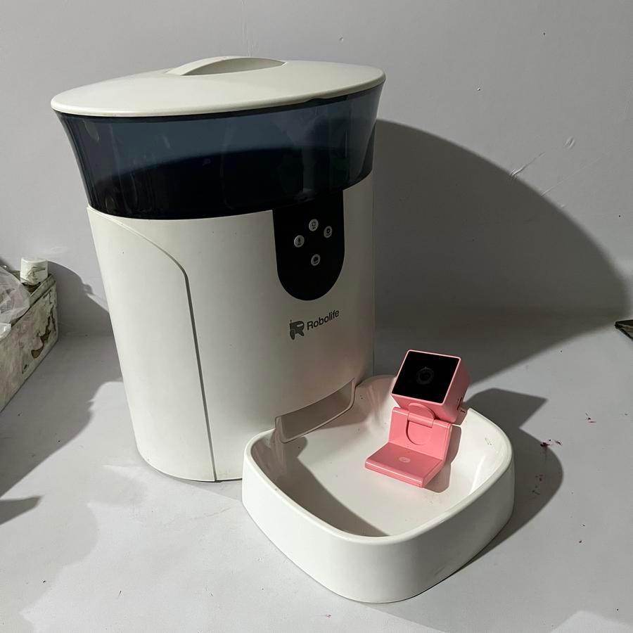 Smart pet feeder wifi ROBOLIFE free cctv second