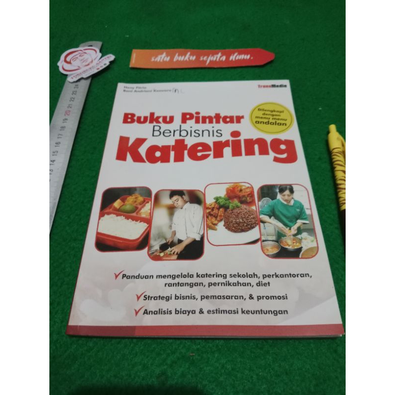 Buku Pintar Berbisnis Katering by Henny Fitria.