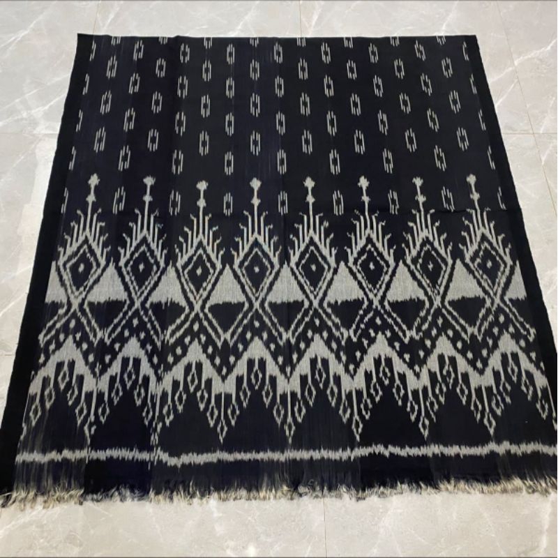 Kain Tenun Ikat Troso Jepara Hitam Putih – Motif Etnik Elegan untuk Pakaian & Dekorasi