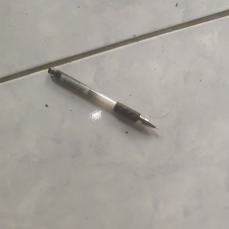 

bolpoint hitam isi banyak